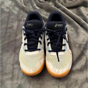 ASICS Upcourt size 5